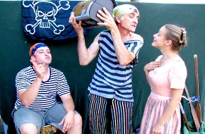 trzic_gusarji_gledalisce_kolenc.jpg trzic_gusarji_gledalisce_kolenc.jpg